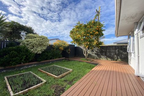 Photo of property in 2/127 Swanson Road, Henderson, Auckland, 0610