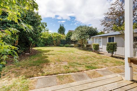 Photo of property in 27 Pembroke Street, Highbury, Palmerston North, 4412