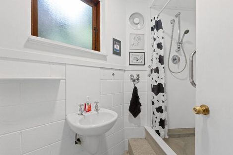 Photo of property in 75 Morley Street, New Plymouth, 4310