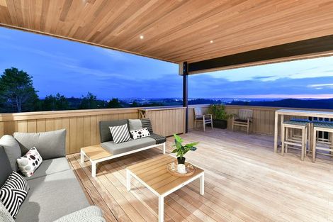 Photo of property in 240 Hillcrest Road, Wainui, 0931