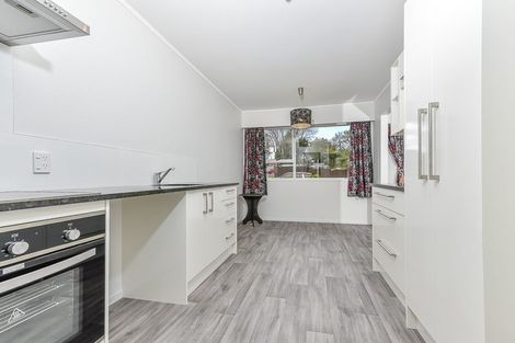 Photo of property in 2/15 Edmonton Road, Henderson, Auckland, 0612