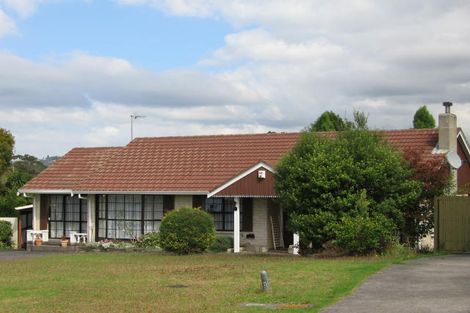 Photo of property in 13 Longbill Place, Glendene, Auckland, 0602