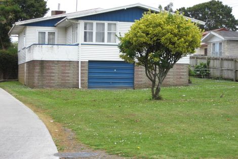 Photo of property in 14 Waterview Road West, Stanley Point, Auckland, 0624