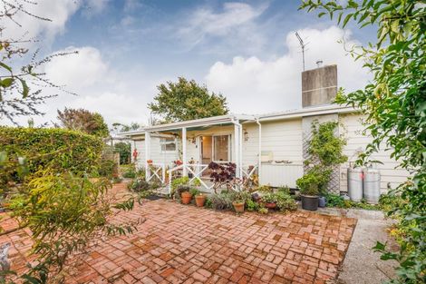 Photo of property in 6 Dalrymple Place, Marton, 4710