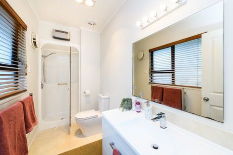 Photo of property in 15 Phoenix Avenue, Hokowhitu, Palmerston North, 4410