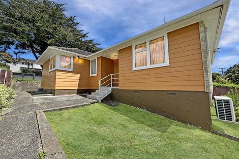 Photo of property in 126 Castor Crescent, Cannons Creek, Porirua, 5024