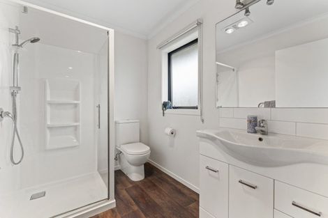 Photo of property in 13 Barry Curtis Place, Levin, 5510