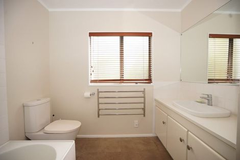 Photo of property in 86 Porritt Avenue, Chatswood, Auckland, 0626