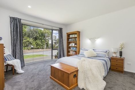 Photo of property in 19 Ngarahana Avenue, Paremoremo, Auckland, 0632