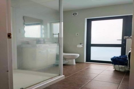 Photo of property in 31 Stewart Drive, Newlands, Wellington, 6037