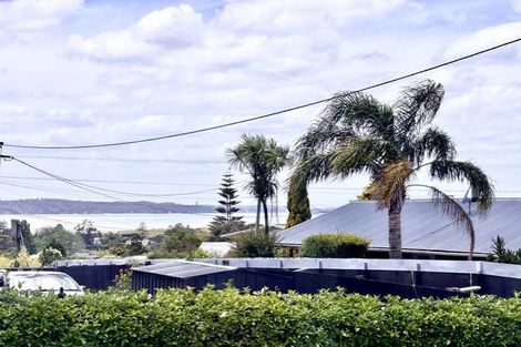Photo of property in 19 Fairlea Road, Te Atatu South, Auckland, 0610