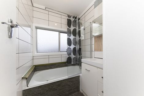 Photo of property in 7/108 West Coast Road, Glen Eden, Auckland, 0602