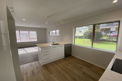 Photo of property in 1/32 Shanaway Rise, Hillcrest, Auckland, 0627