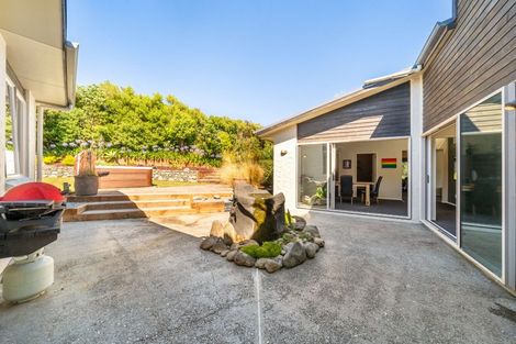 Photo of property in 41 Mount Marua Way, Timberlea, Upper Hutt, 5018
