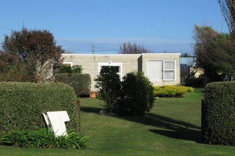 Photo of property in 22 Hona Street, Waikanae Beach, Waikanae, 5036