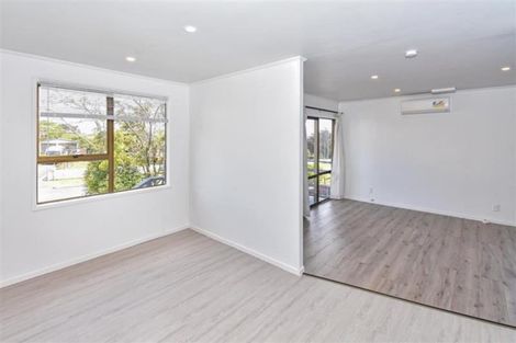 Photo of property in 10 Massine Place, Randwick Park, Auckland, 2105