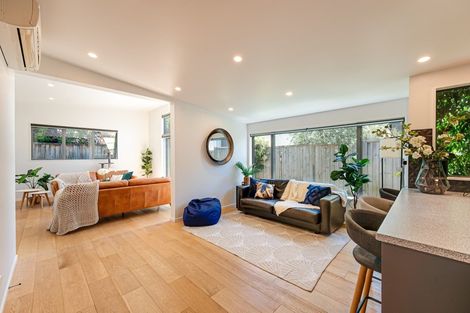 Photo of property in 8a Maple Court, Arthurs Point, Queenstown, 9371