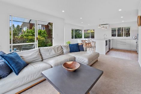 Photo of property in 2/893 Beach Road, Waiake, Auckland, 0630