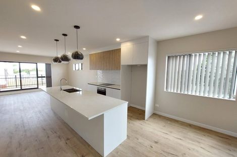 Photo of property in 1/58 Te Atatu Road, Te Atatu South, Auckland, 0610