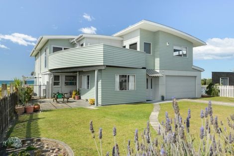 Photo of property in 1011 Papamoa Beach Road, Papamoa Beach, Papamoa, 3118