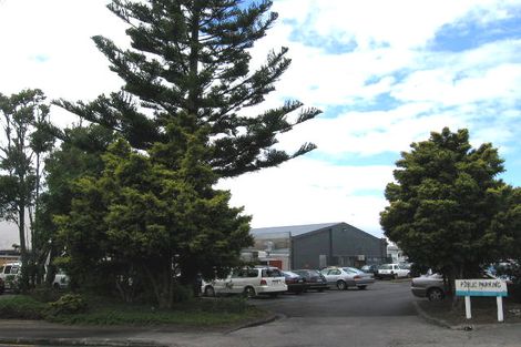 Photo of property in 2/17a Fenwick Avenue, Milford, Auckland, 0620