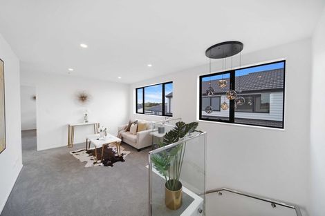 Photo of property in 13 Korowhiti Road, Clarks Beach, 2122