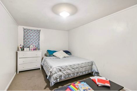 Photo of property in 42 Staverton Crescent, Mangere, Auckland, 2022