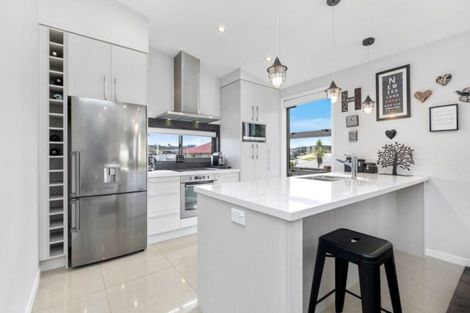 Photo of property in 29 Rochfort Crescent, Pyes Pa, Tauranga, 3112