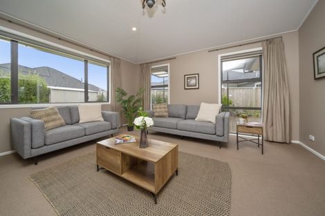 Photo of property in 7 Manurau Crescent, Merrilands, New Plymouth, 4312