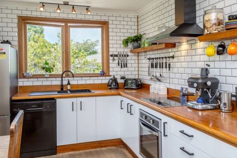 Photo of property in 9 Card Crescent, Featherston, 5710