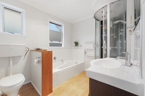 Photo of property in 10 Heaphy Street, Westown, New Plymouth, 4310