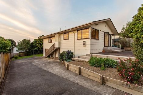 Photo of property in 137 Bradbury Road, Botany Downs, Auckland, 2010