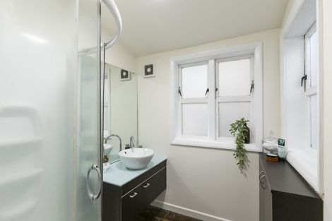 Photo of property in 82 Evans Bay Parade, Roseneath, Wellington, 6021