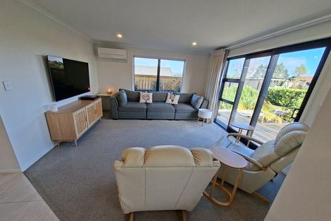 Photo of property in 8 Routeburn Lane, Karaka, Papakura, 2124