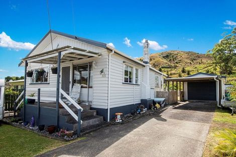 Photo of property in 67 George Street, Hikurangi, 0114