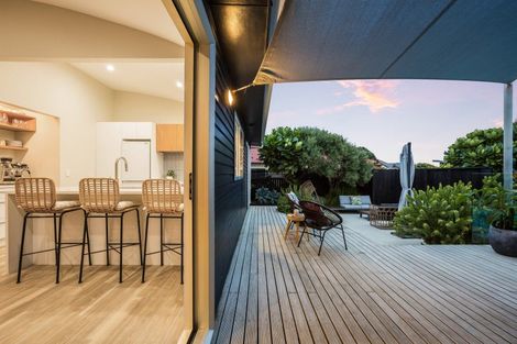 Photo of property in 141 Field Way, Waikanae Beach, Waikanae, 5036