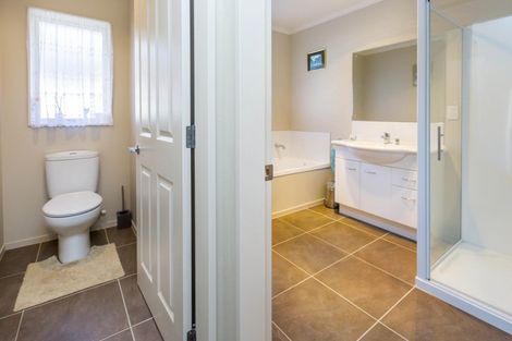 Photo of property in 48 King Charles Drive, Kingsley Heights, Upper Hutt, 5018