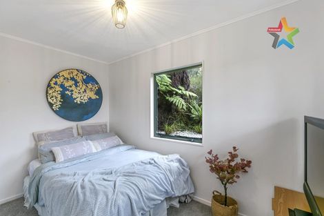 Photo of property in 5a Parsons Glen, Karori, Wellington, 6012