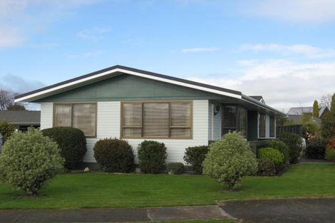 Photo of property in 8 Lowes Place, Solway, Masterton, 5810