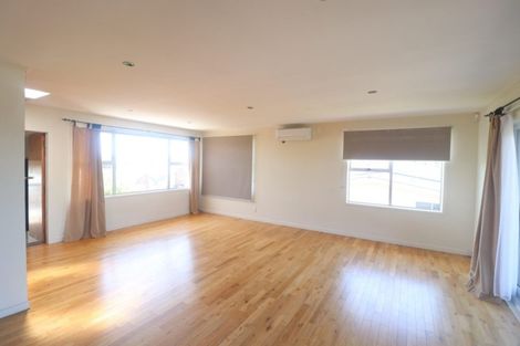 Photo of property in 35a Wade River Road, Stanmore Bay, Whangaparaoa, 0932