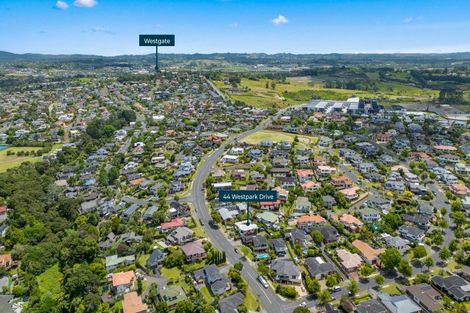 Photo of property in 44 Westpark Drive, West Harbour, Auckland, 0618