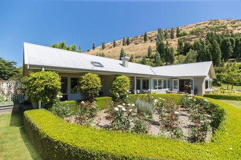 Photo of property in 33 Ferry Hill Drive, Lower Shotover, Queenstown, 9371