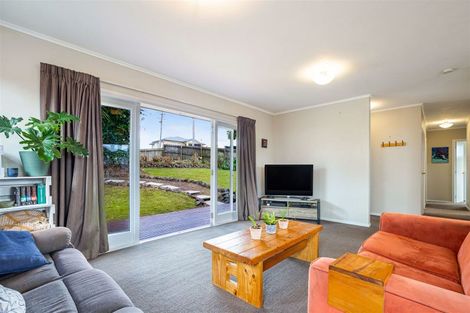 Photo of property in 138 Luckens Road, West Harbour, Auckland, 0618