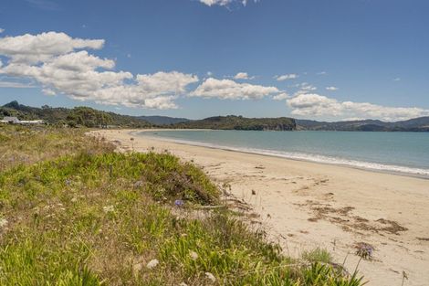 Photo of property in 91 Captain Cook Road, Cooks Beach, Whitianga, 3591