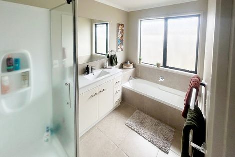 Photo of property in 15 Rainey Crescent, Papamoa Beach, Papamoa, 3118