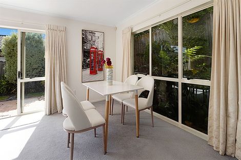 Photo of property in 20 Ryehill Close, New Lynn, Auckland, 0600