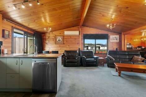 Photo of property in 16 Victoria Street, Richmond Heights, Taupo, 3330