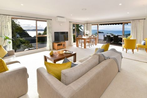 Photo of property in 9 Elgin Place, Red Beach, 0932