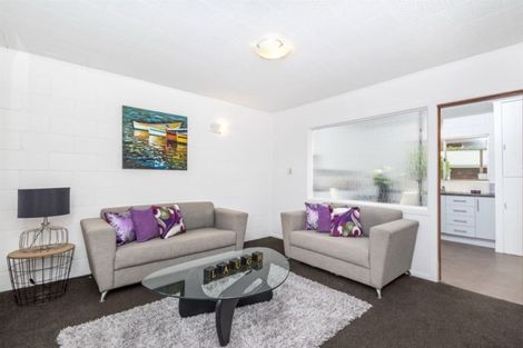 Photo of property in 9 Phillip Parade, Forrest Hill, Auckland, 0620