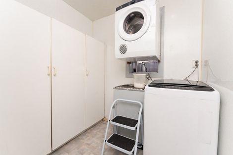 Photo of property in 17 Royal Crescent, Saint Kilda, Dunedin, 9012